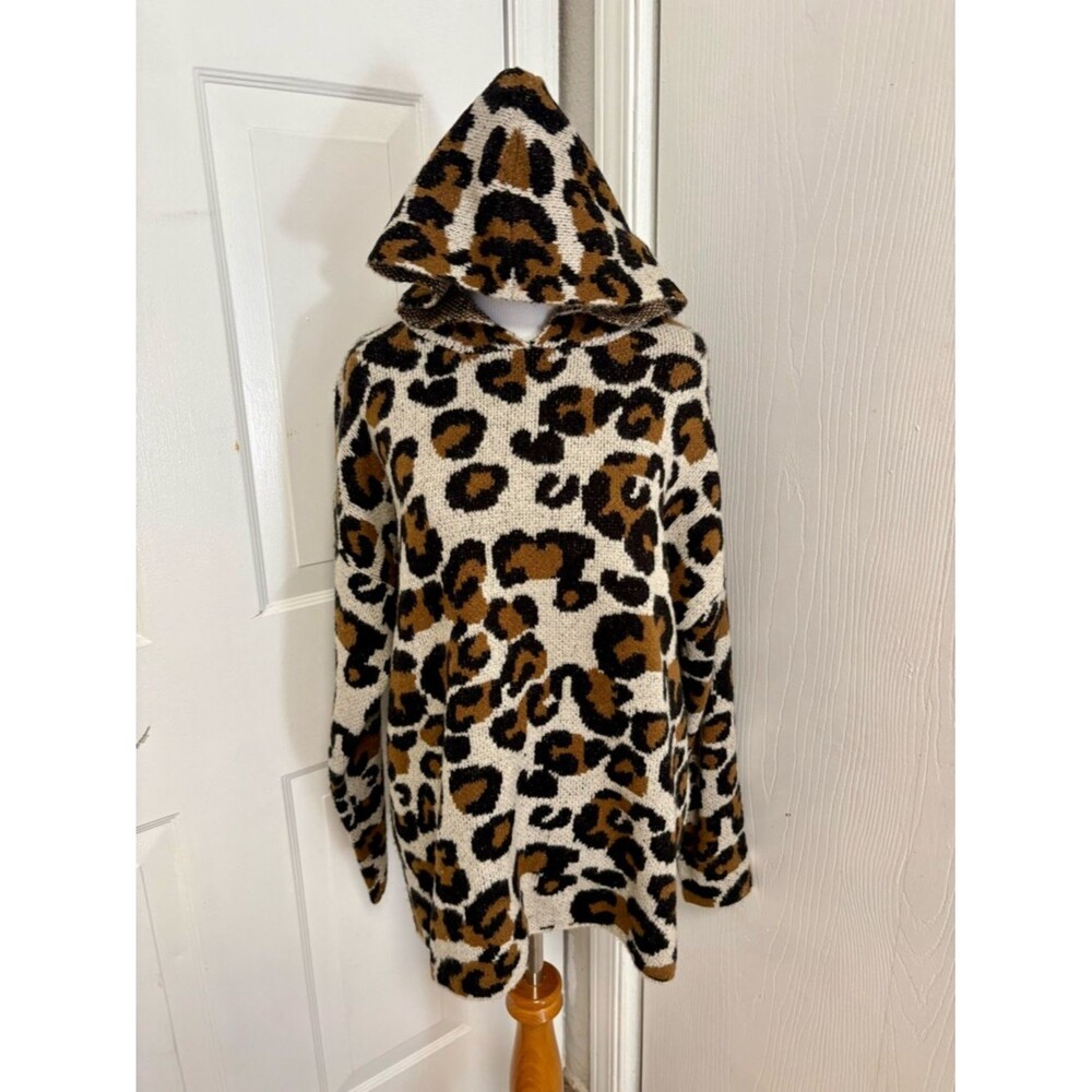 Chelsea & Theodore Leopard Hoodie Sweater L5